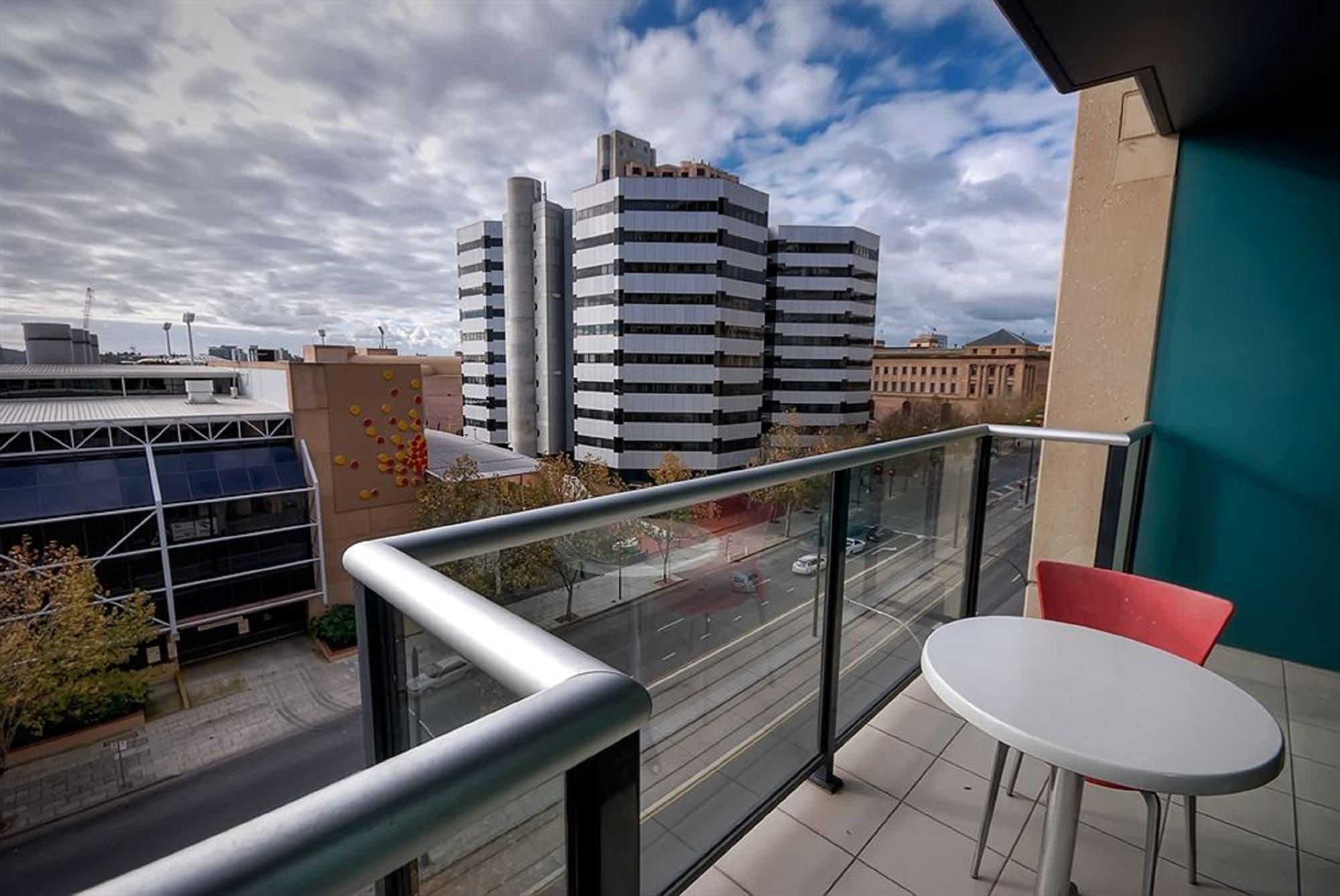 La Loft Apartments North Terrace Adelaide Bagian luar foto