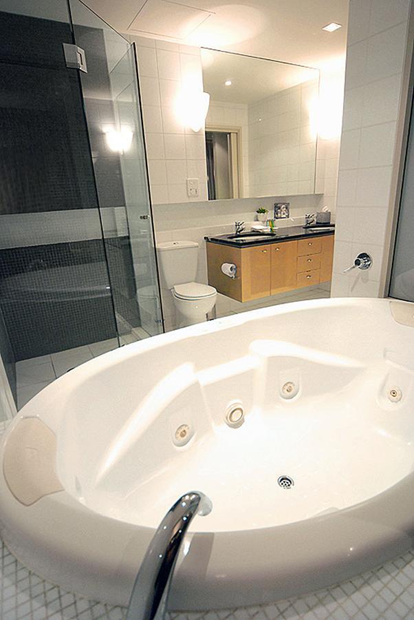 La Loft Apartments North Terrace Adelaide Bagian luar foto